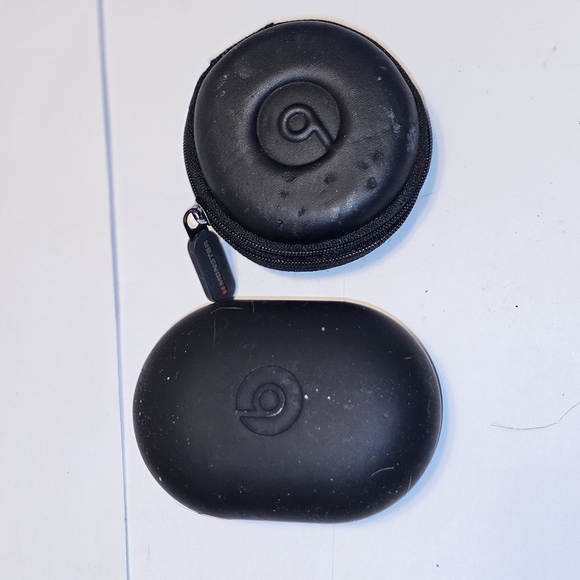 BEATS Black  Shell Earbud CaseS Lot Of 2! - Picture 2 of 4
